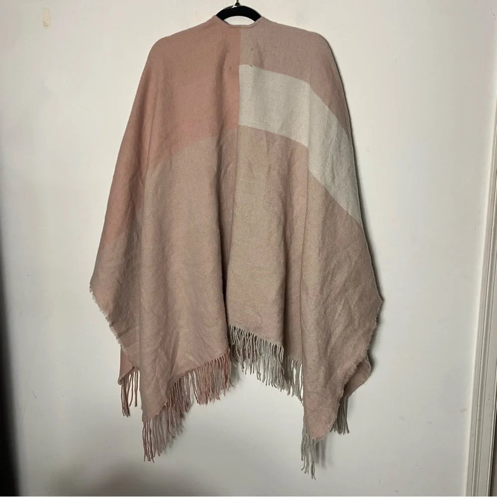 SOIA & KYO Women's Wrap Poncho‎ Shawl Neutral Color Block Fringe Acrylic